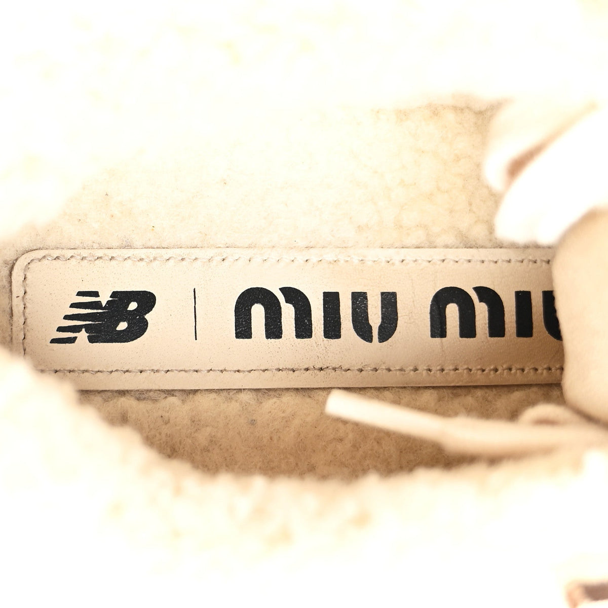 X NEW BALANCE Suede Shearling 530 SL Sneakers Ecru